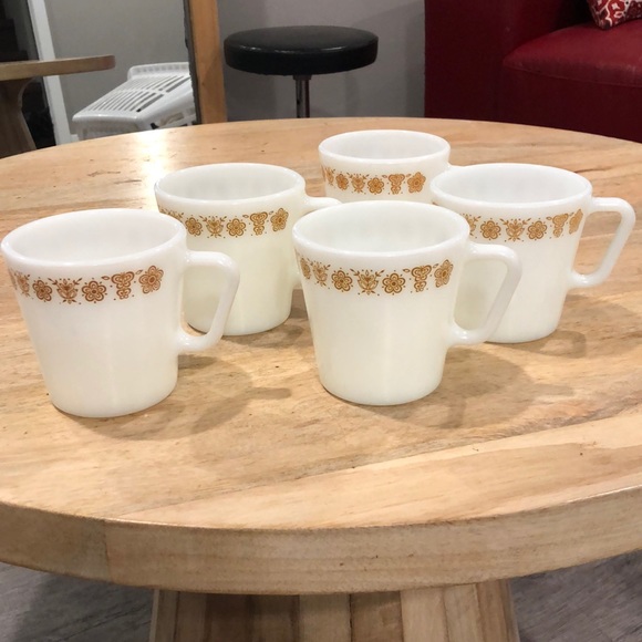 Pyrex set of 5 vintage mustard yellow mugs - Picture 1 of 3
